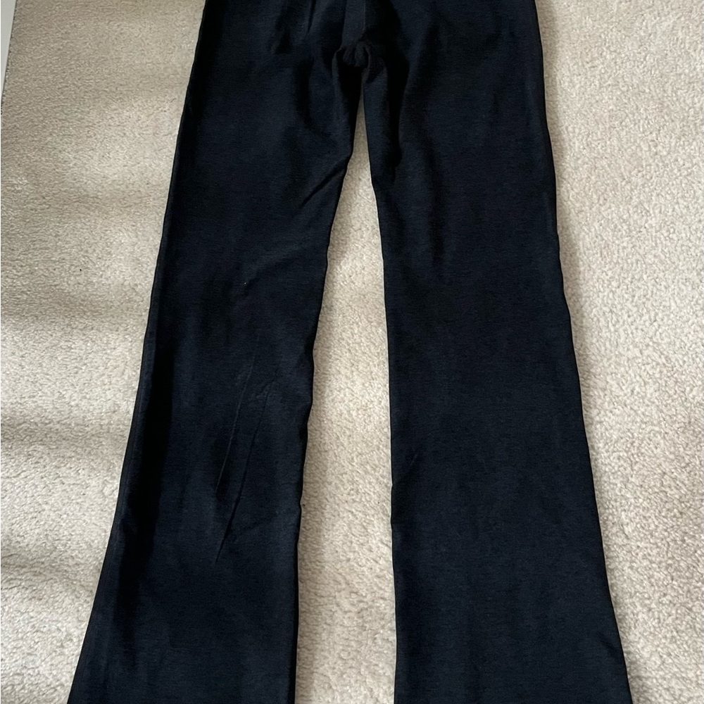 Beyond Yoga Charcoal Leggings